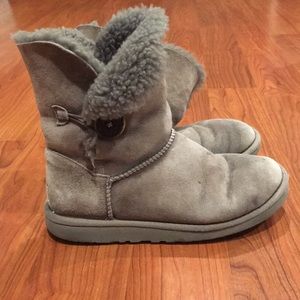 Size 7 UGG Bailey Buttons
